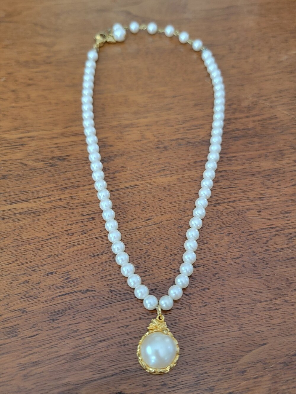 Liz Claiborne pearl and pendant necklace
